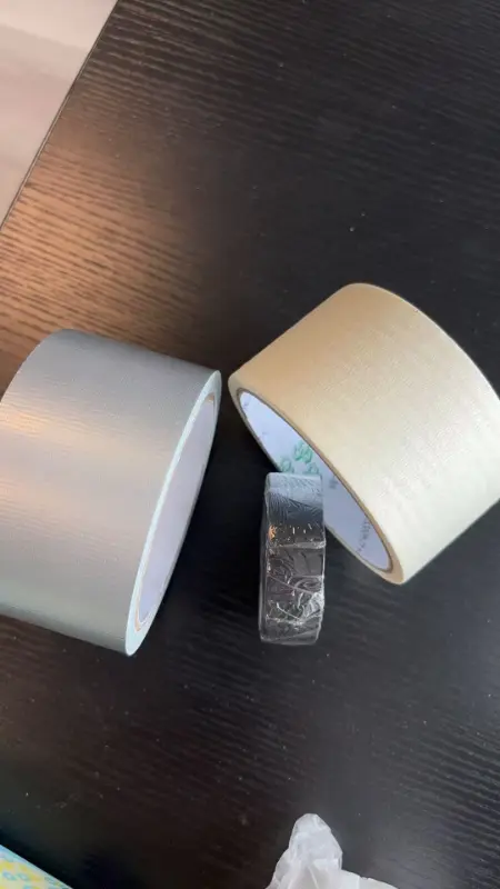 Levinud isekleepuvad materjalid ja nende omadused